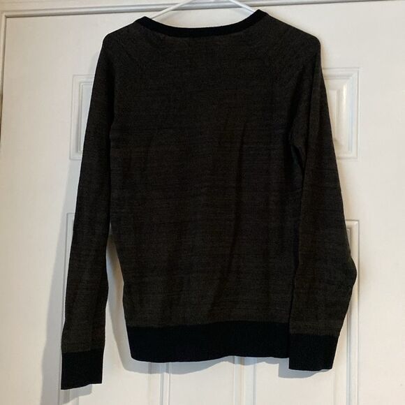 American Eagle VNeck Seriously Soft Dark Green Gray Sweater Size Small - Picture 6 of 6